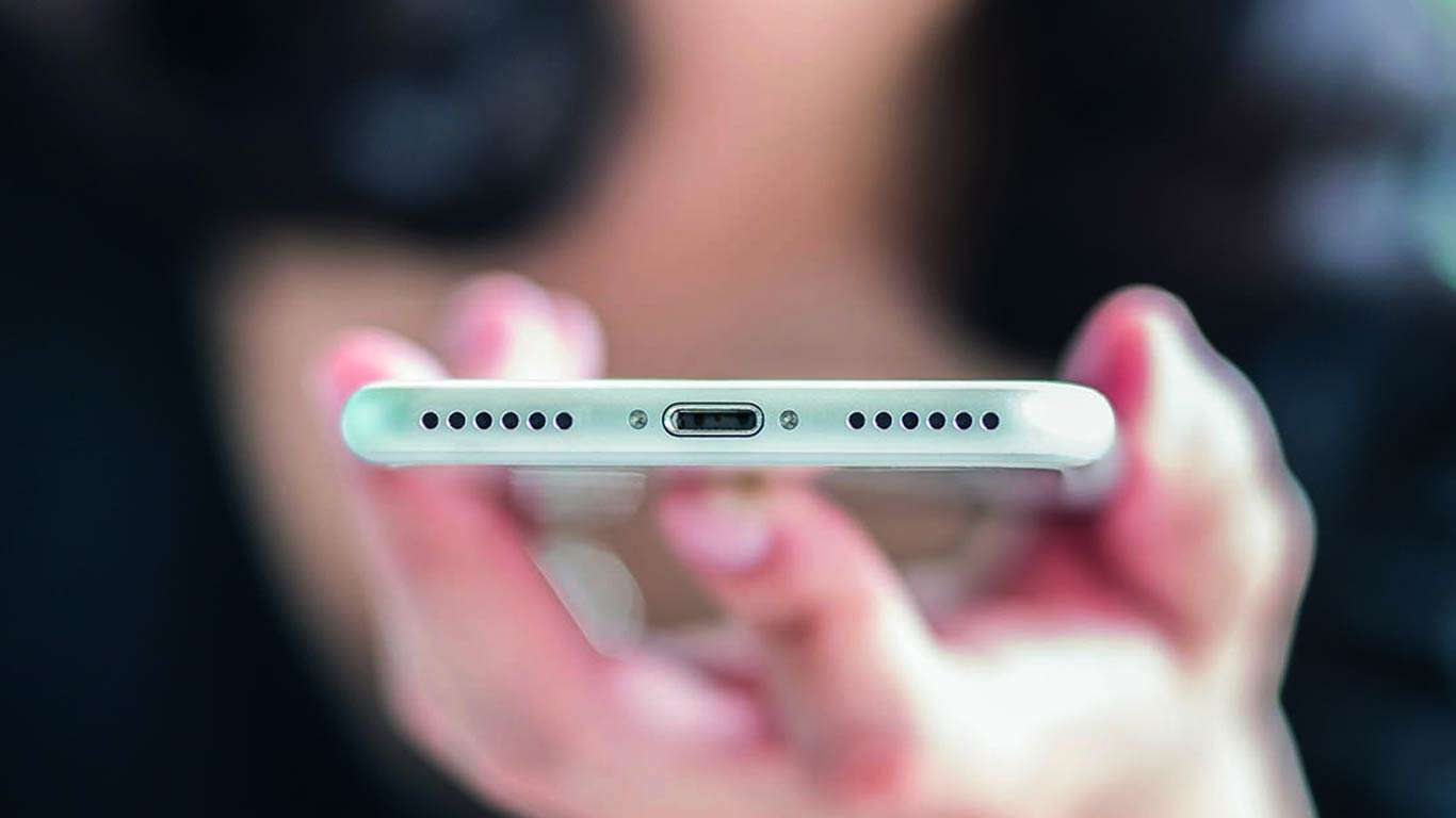How can companies mix data privacy and voice AI?